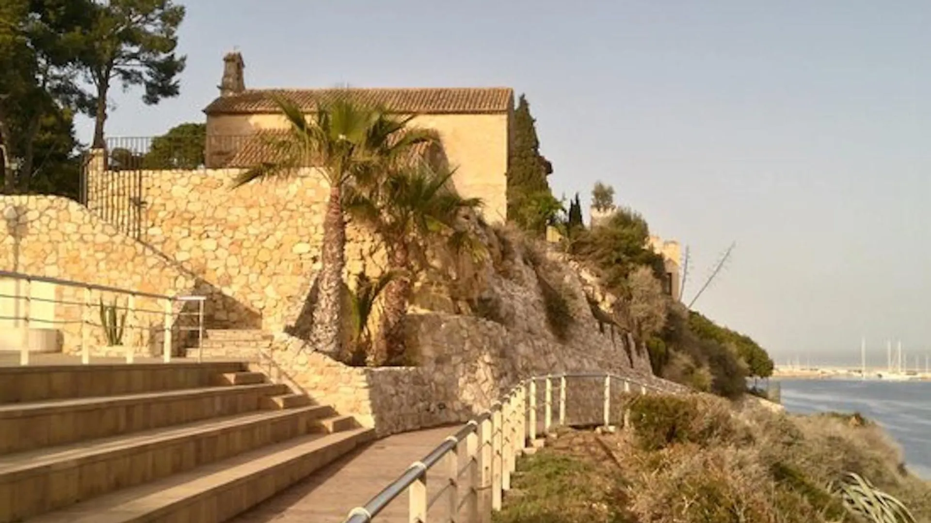 Apartment Spacious Flat With Sea Views, 3 Bedrooms, 2 Bathrooms And Next To The Beach!! Roda de Bera