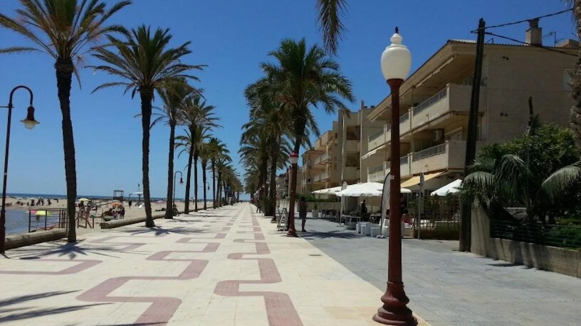 Spacious Flat With Sea Views, 3 Bedrooms, 2 Bathrooms And Next To The Beach!! Roda de Bera